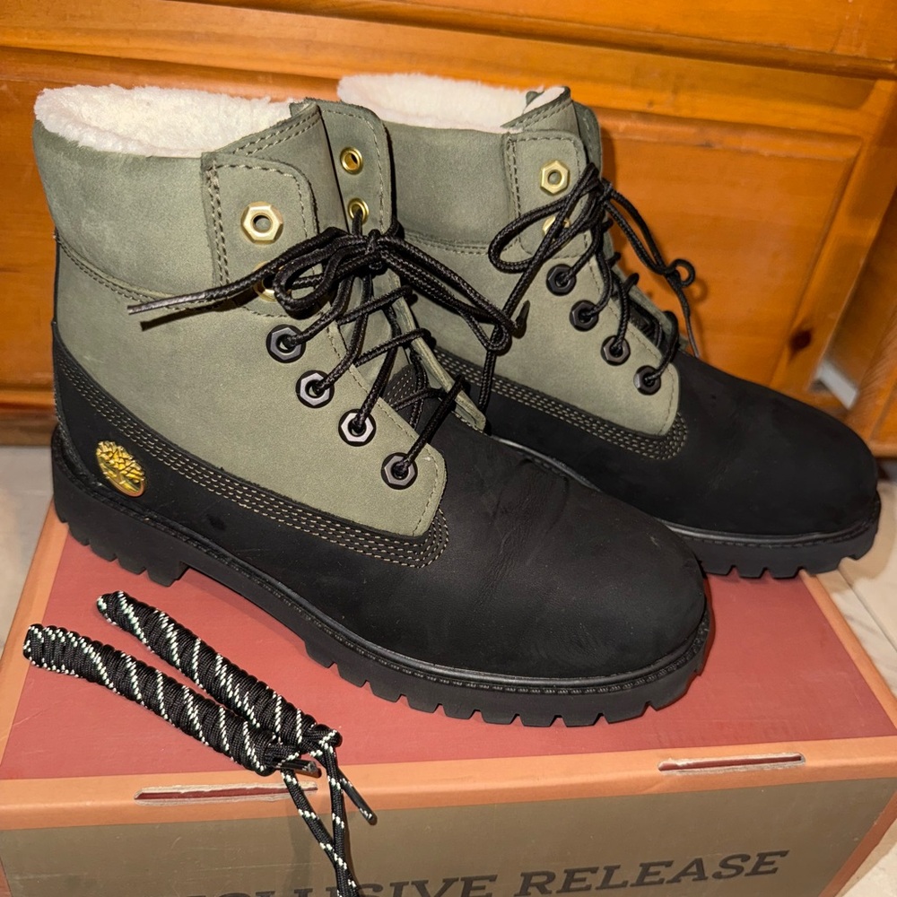 Timberland Olive and Black Lace-Up Boots